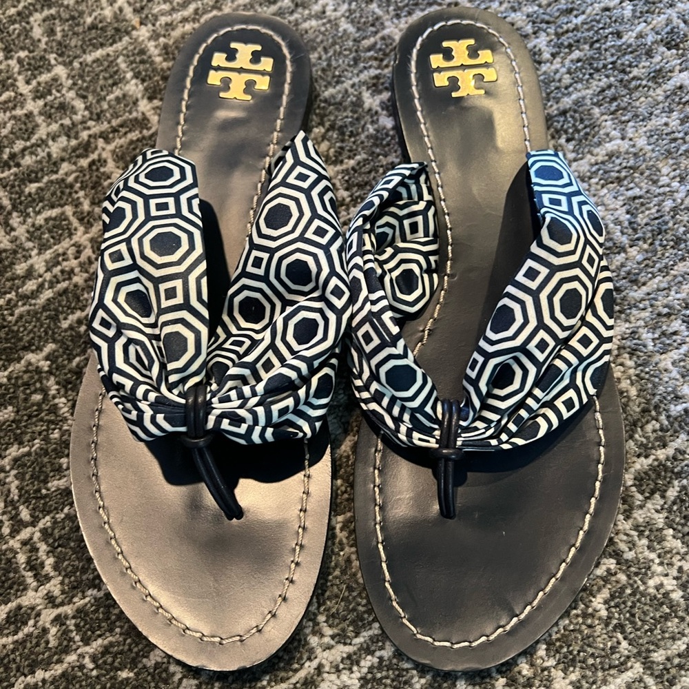 Unique Tory Burch Navy/White Sandal Size 7
